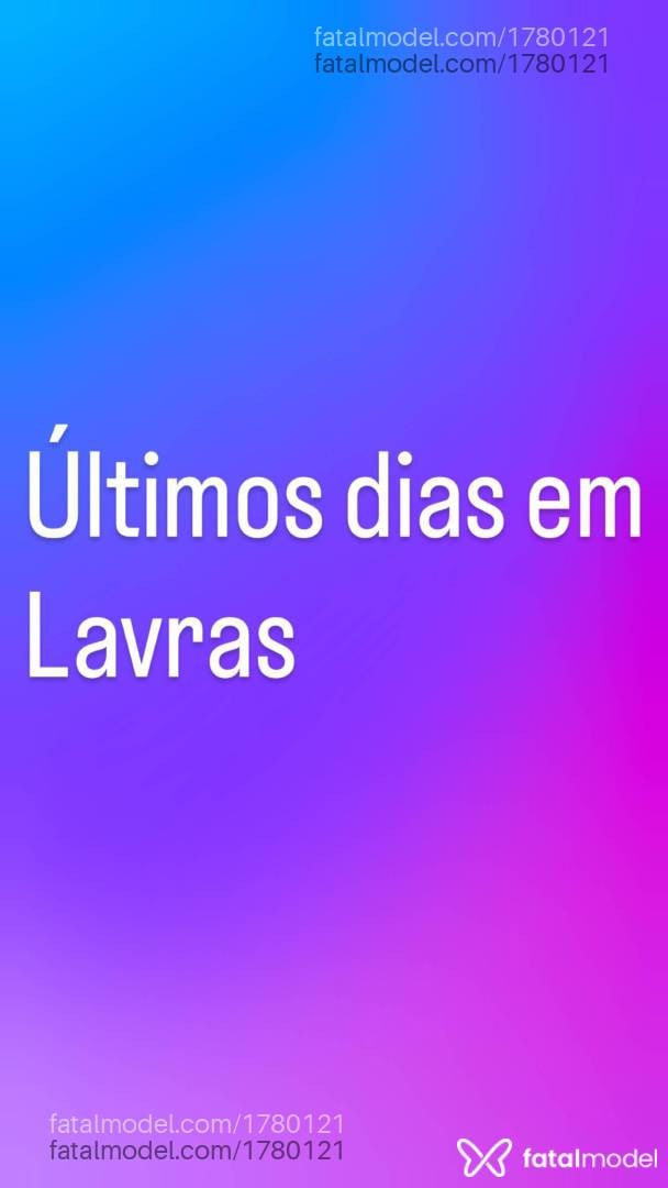 Acompanhante mulher trans com cabelo castanho de olhos castanhos - Laura Proine