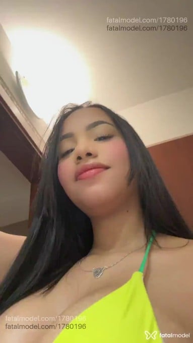 Acompanhante mulher morena (o) de olhos castanhos - Juju Minez