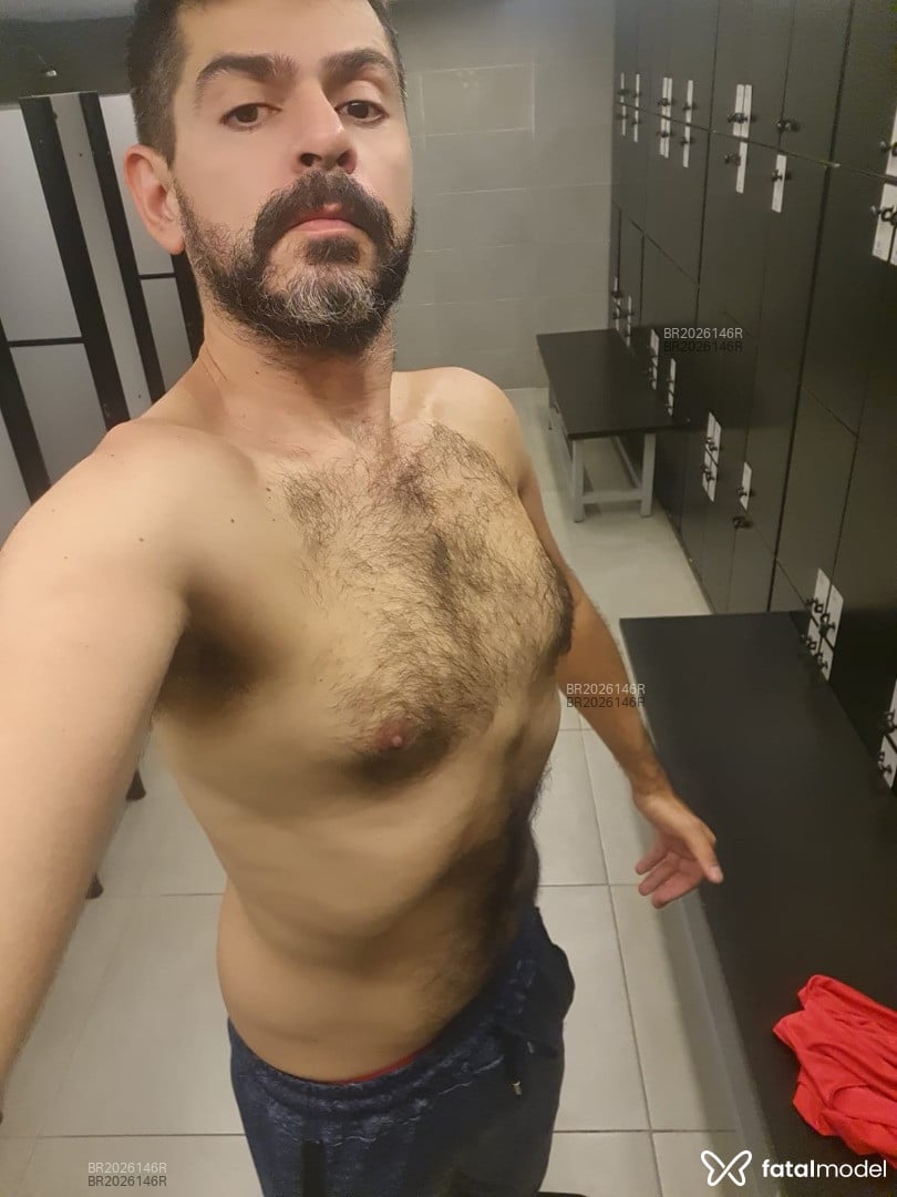 Acompanhante homem com cabelo castanho de olhos pretos em Virtual - Renato