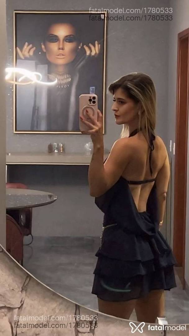 Acompanhante mulher loira (o) de olhos castanhos em Araxá - Júlia Martins