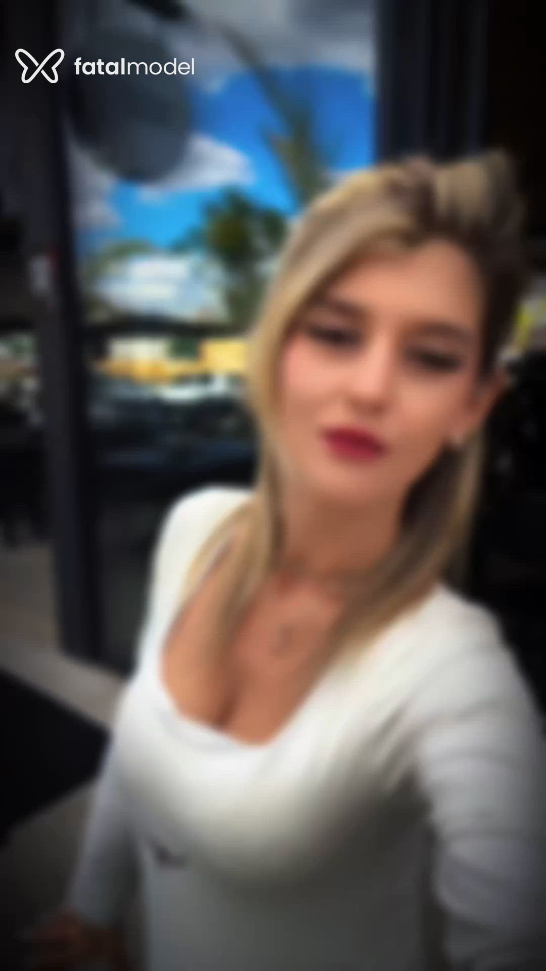 Acompanhante mulher loira (o) de olhos castanhos em Araxá - Júlia Martins