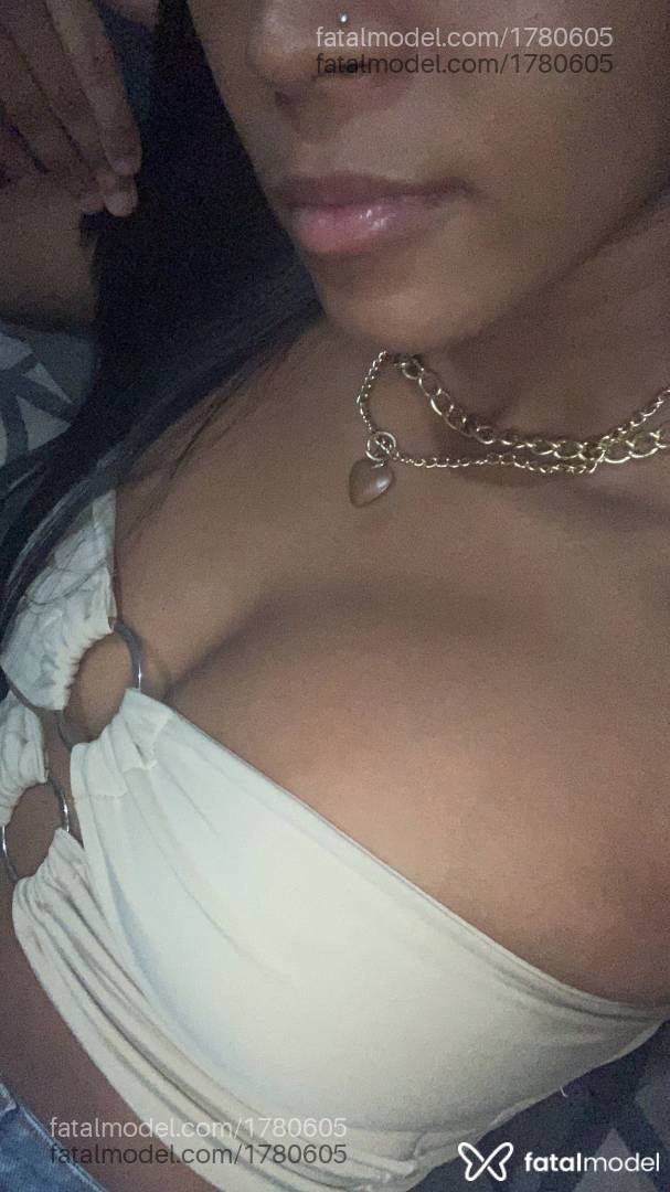 Acompanhante mulher morena (o) de olhos pretos - Cloeh Manauara