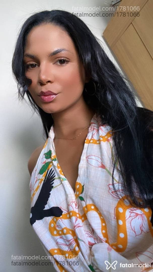 Acompanhante mulher morena (o) de olhos castanhos - Roberta