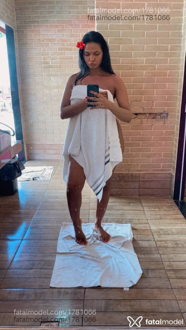 Acompanhante mulher morena (o) de olhos castanhos em Vila Velha - Roberta