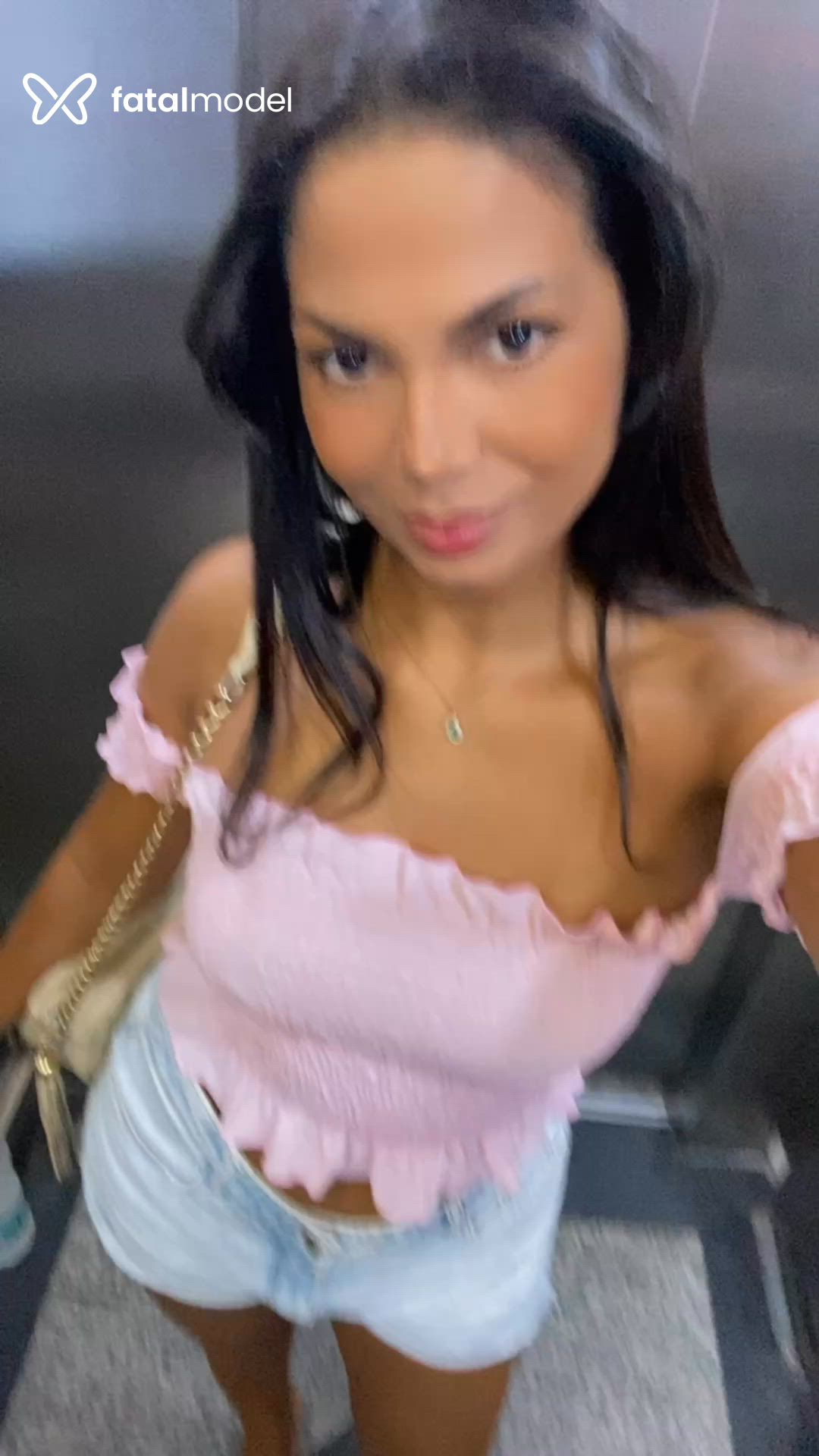 Acompanhante mulher morena (o) de olhos castanhos em Vila Velha Acompanhante mulher morena (o) de olhos castanhos em Vila Velha - Roberta