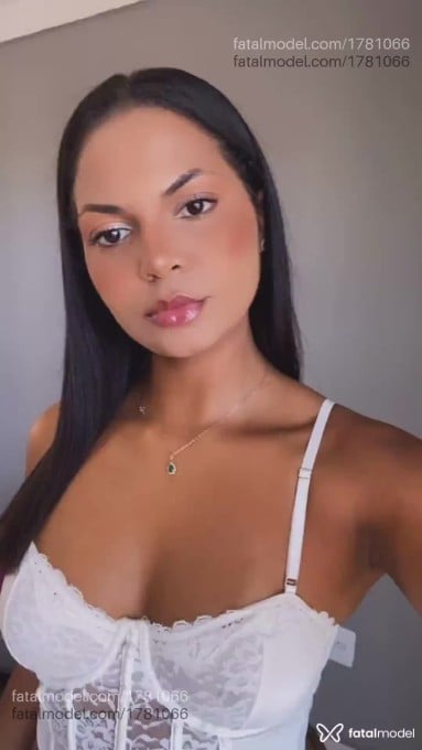Acompanhante mulher morena (o) de olhos castanhos em Vila Velha - Roberta