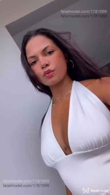 Acompanhante mulher morena (o) de olhos castanhos em Vila Velha - Roberta