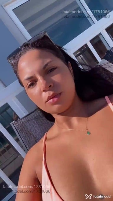 Acompanhante mulher morena (o) de olhos castanhos em Vila Velha - Roberta