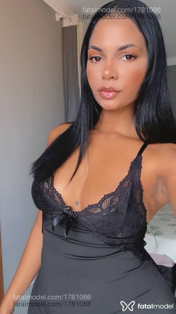 Acompanhante mulher morena (o) de olhos castanhos - Roberta
