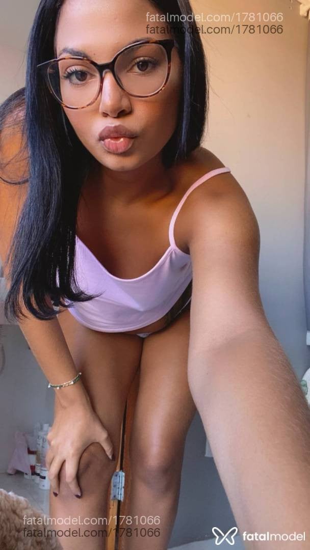 Acompanhante mulher morena (o) de olhos castanhos - Roberta