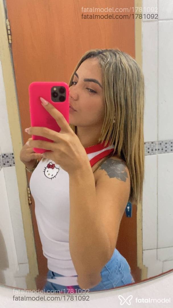 Acompanhante mulher morena (o) de olhos pretos - Hellen Novaes