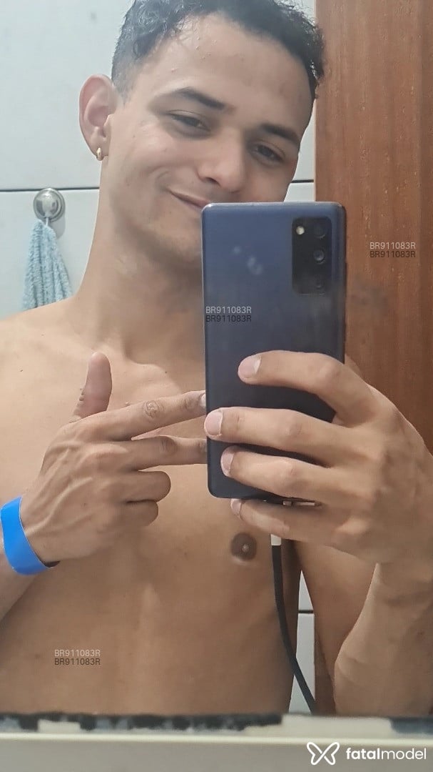 Acompanhante homem com cabelo castanho de olhos castanhos em Londrina Acompanhante homem com cabelo castanho de olhos castanhos em Londrina - Pedro