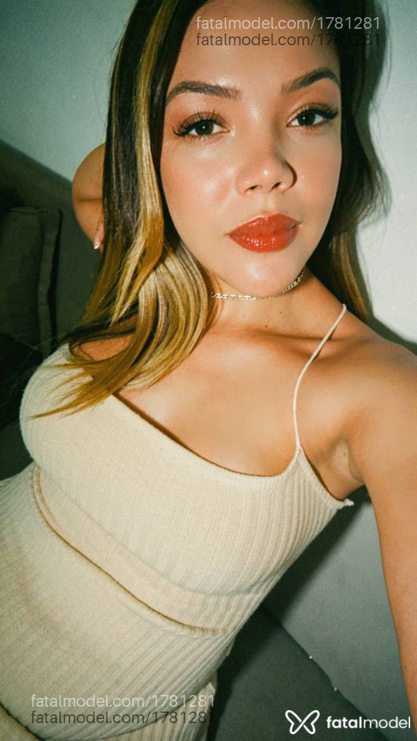 Acompanhante mulher com cabelo castanho de olhos castanhos em Uberlândia - Agatha