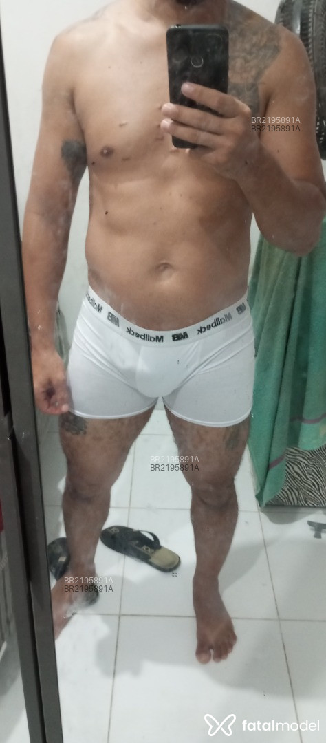 Acompanhante homem com cabelo grisalho de olhos castanhos em Virtual Acompanhante homem com cabelo grisalho de olhos castanhos em Virtual - Kzadoliberado