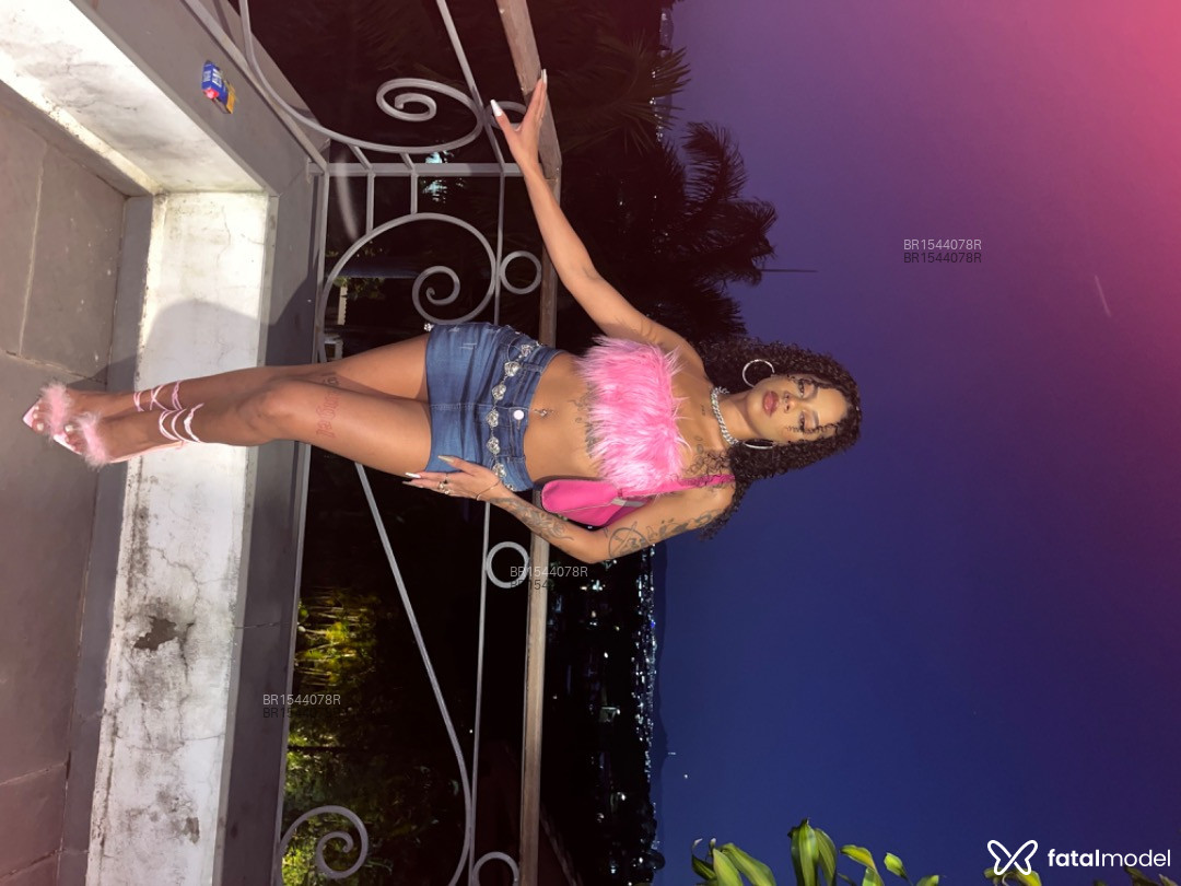 Acompanhante mulher com cabelo castanho de olhos castanhos em São Paulo Acompanhante mulher com cabelo castanho de olhos castanhos em São Paulo - Carol