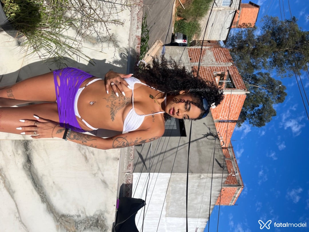 Acompanhante mulher com cabelo castanho de olhos castanhos em São Paulo Acompanhante mulher com cabelo castanho de olhos castanhos em São Paulo - Carol
