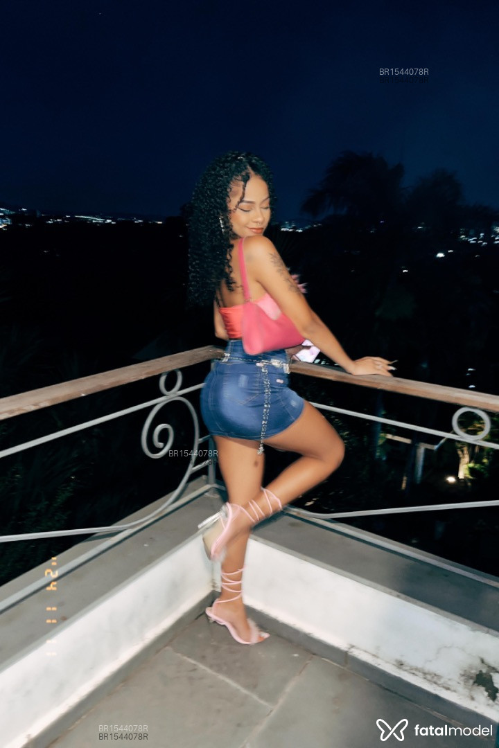 Acompanhante mulher com cabelo castanho de olhos castanhos em São Paulo Acompanhante mulher com cabelo castanho de olhos castanhos em São Paulo - Carol