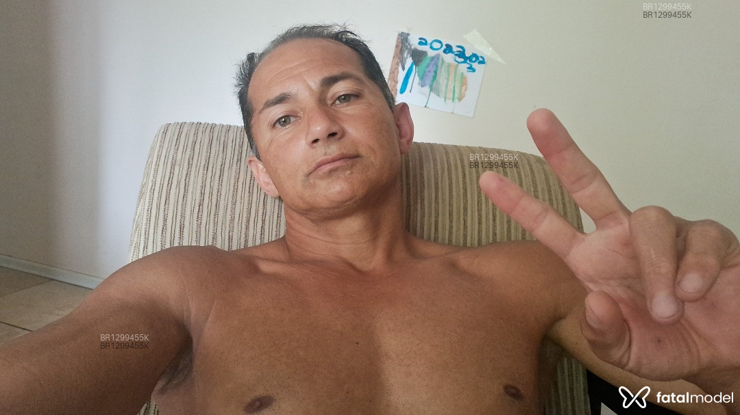 Acompanhante homem morena (o) de olhos verdes em Porto Alegre - Atletagostoso