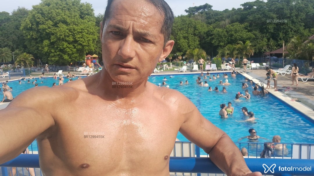 Acompanhante homem morena (o) de olhos verdes em Porto Alegre - Atletagostoso