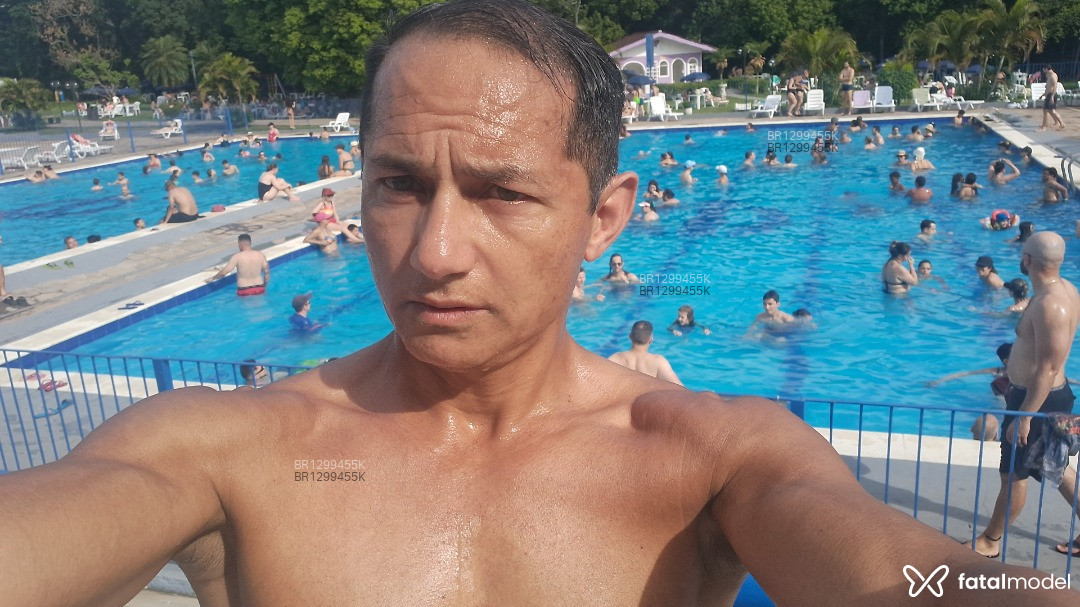 Acompanhante homem morena (o) de olhos verdes em Porto Alegre - Atletagostoso