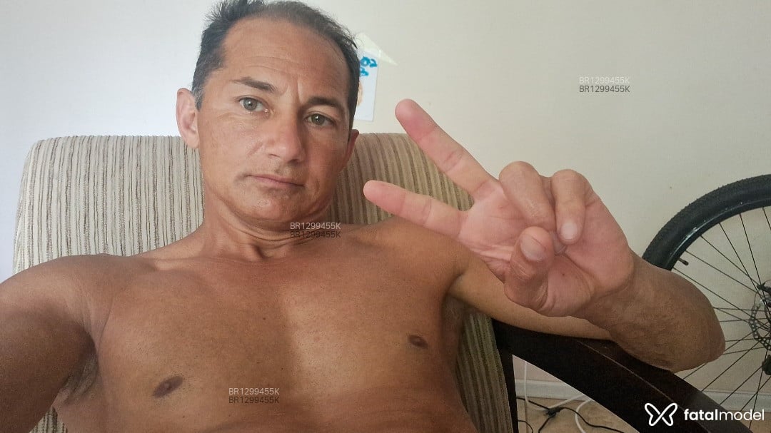 Acompanhante homem morena (o) de olhos verdes em Porto Alegre - Atletagostoso