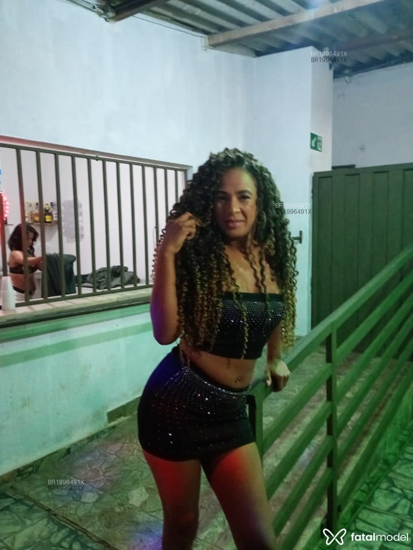 Acompanhante mulher com cabelo castanho de olhos castanhos em Monte Belo - Morena