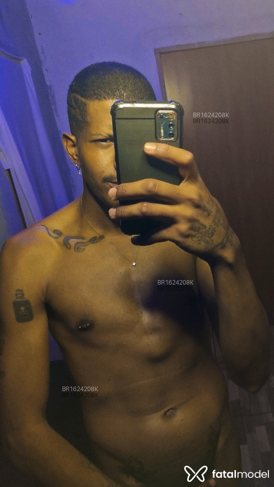 Acompanhante homem morena (o) de olhos pretos em Virtual - Louis