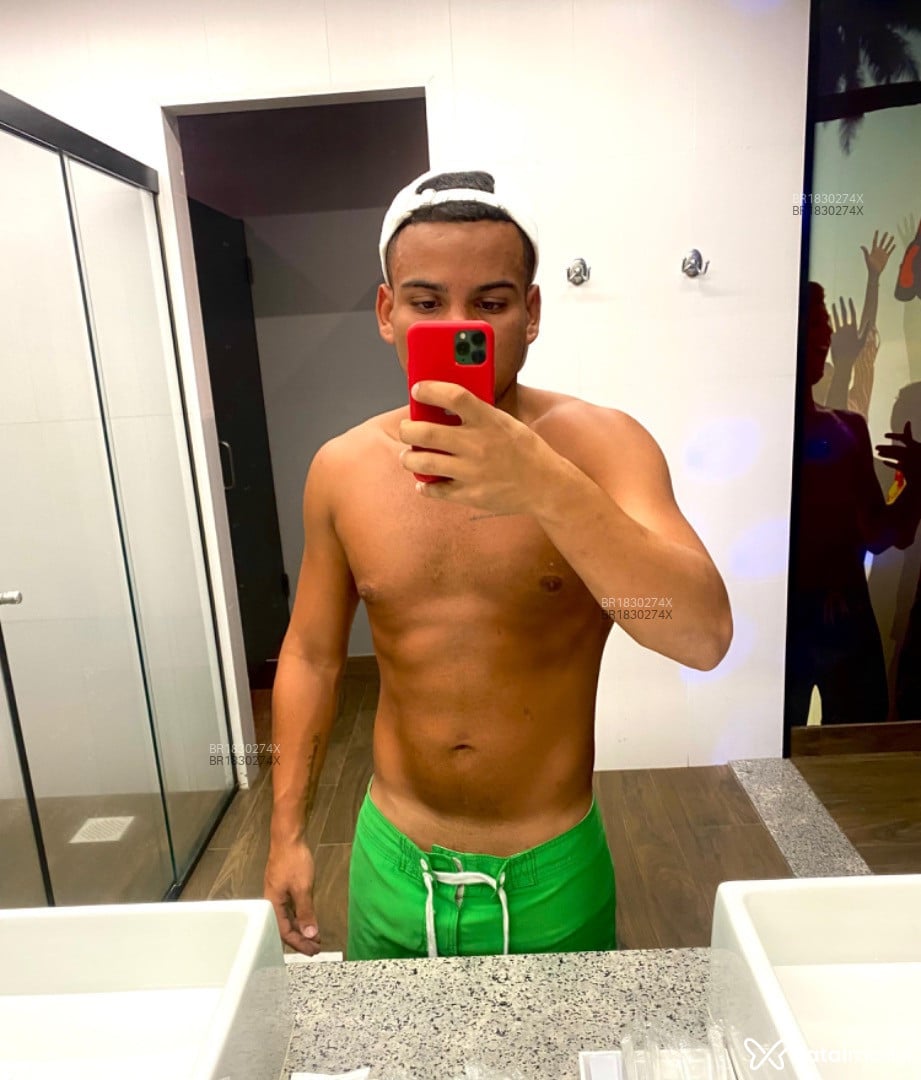 Acompanhante homem morena (o) de olhos castanhos em Curitiba - Gabriel