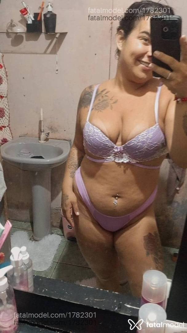 Acompanhante mulher ruiva (o) de olhos mel em Juína - Mel