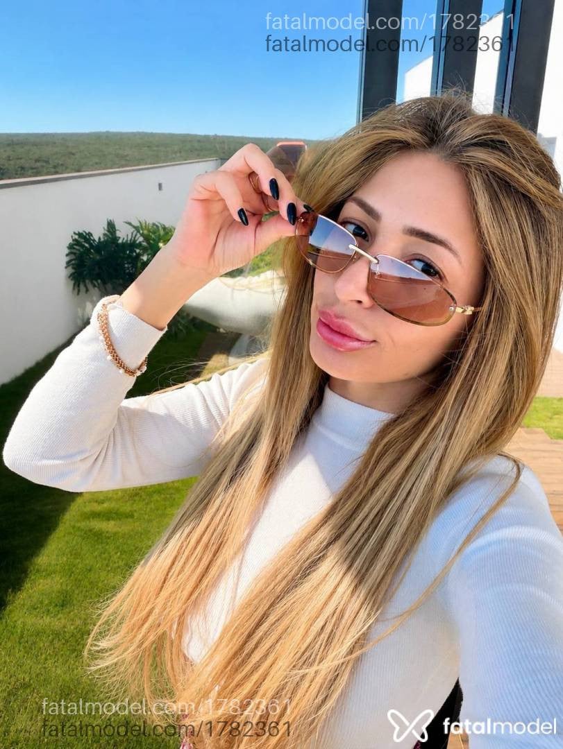 Acompanhante mulher com cabelo castanho de olhos castanhos - Mavie Collins