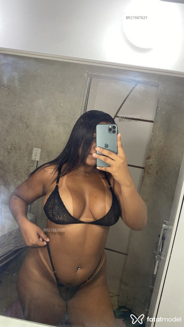 Acompanhante mulher com cabelo castanho de olhos castanhos em Virtual Acompanhante mulher com cabelo castanho de olhos castanhos em Virtual - Juliane Luz