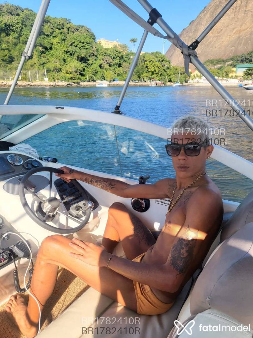 Acompanhante homem morena (o) de olhos castanhos em Rio de Janeiro Acompanhante homem morena (o) de olhos castanhos em Rio de Janeiro - Leonardo