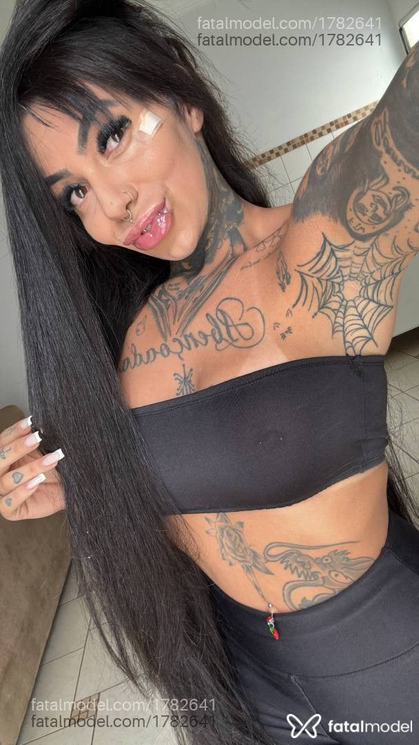 Acompanhante mulher com cabelo castanho de olhos mel - Mirella Villar