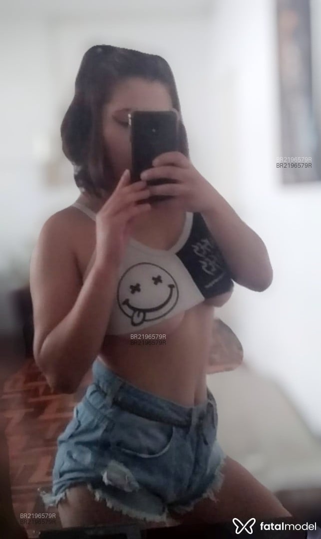 Acompanhante mulher com cabelo colorido de olhos castanhos em Porto Alegre - Michele
