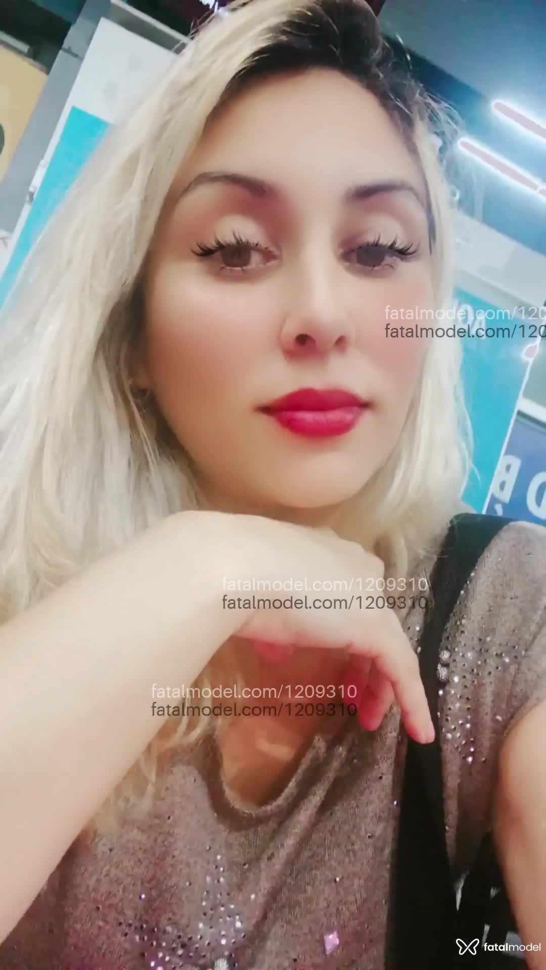 Acompanhante mulher loira (o) de olhos castanhos em Virtual Acompanhante mulher loira (o) de olhos castanhos em Virtual - Gabi Prado