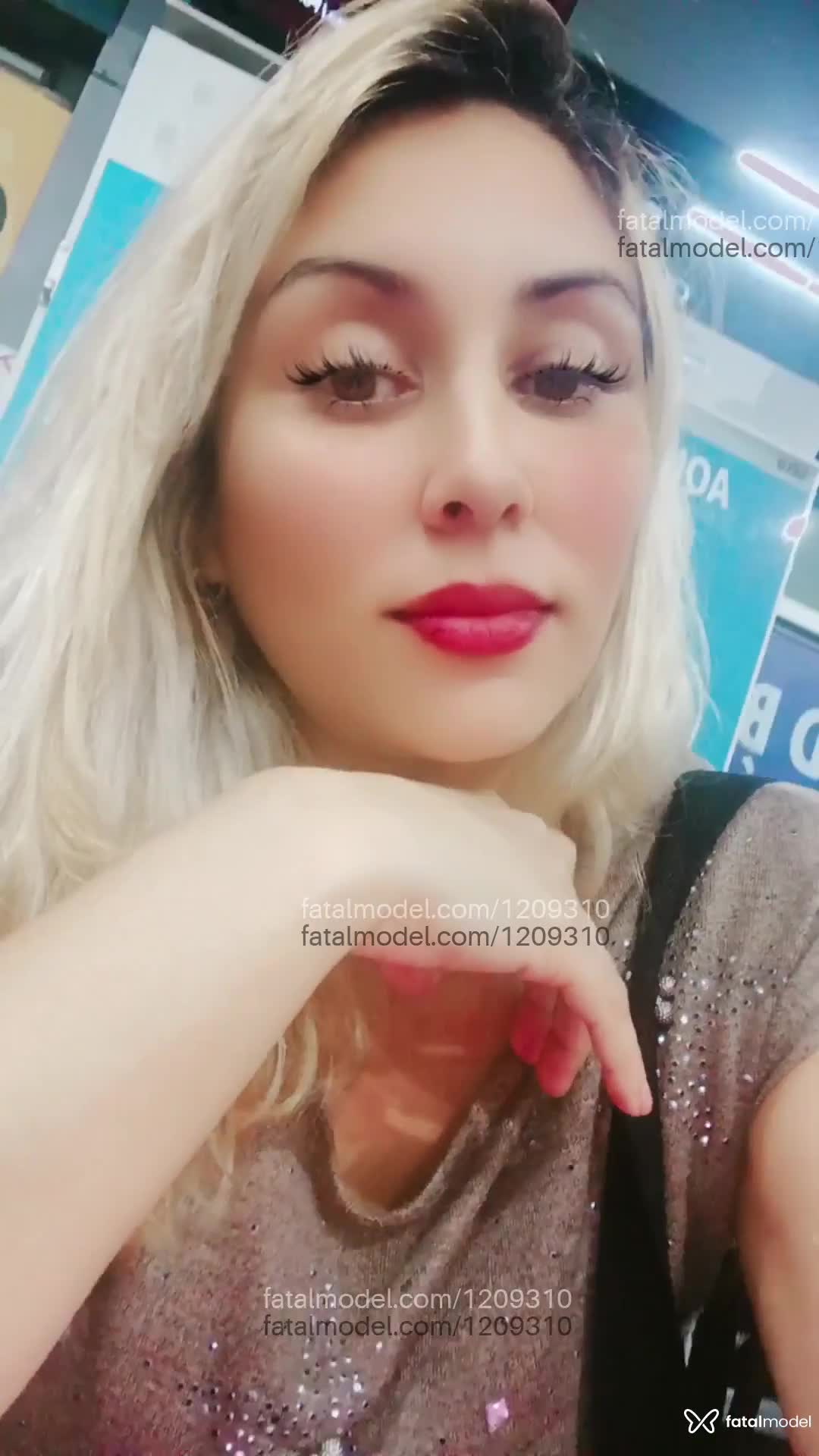 Acompanhante mulher loira (o) de olhos castanhos em Virtual Acompanhante mulher loira (o) de olhos castanhos em Virtual - Gabi Prado