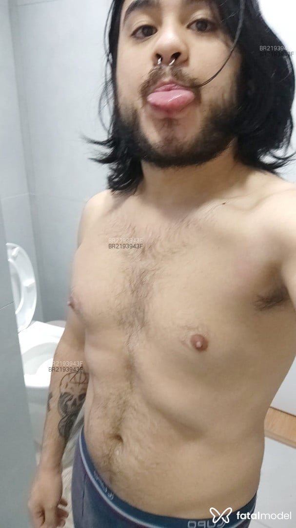 Acompanhante homem morena (o) de olhos castanhos - Saito Acompanhante homem morena (o) de olhos castanhos - Saito