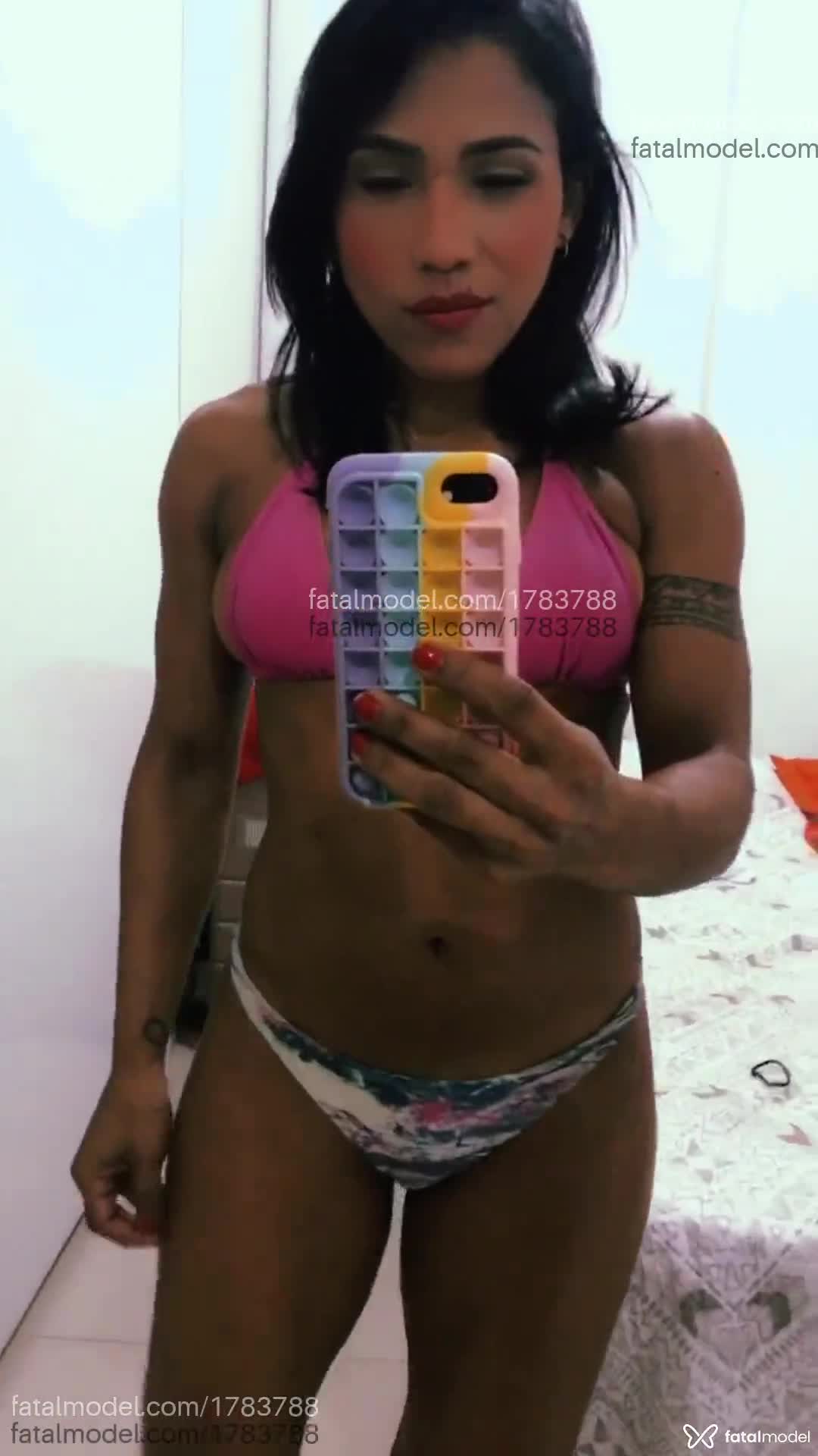 Acompanhante mulher morena (o) de olhos pretos em Belo Horizonte - Yara Assis