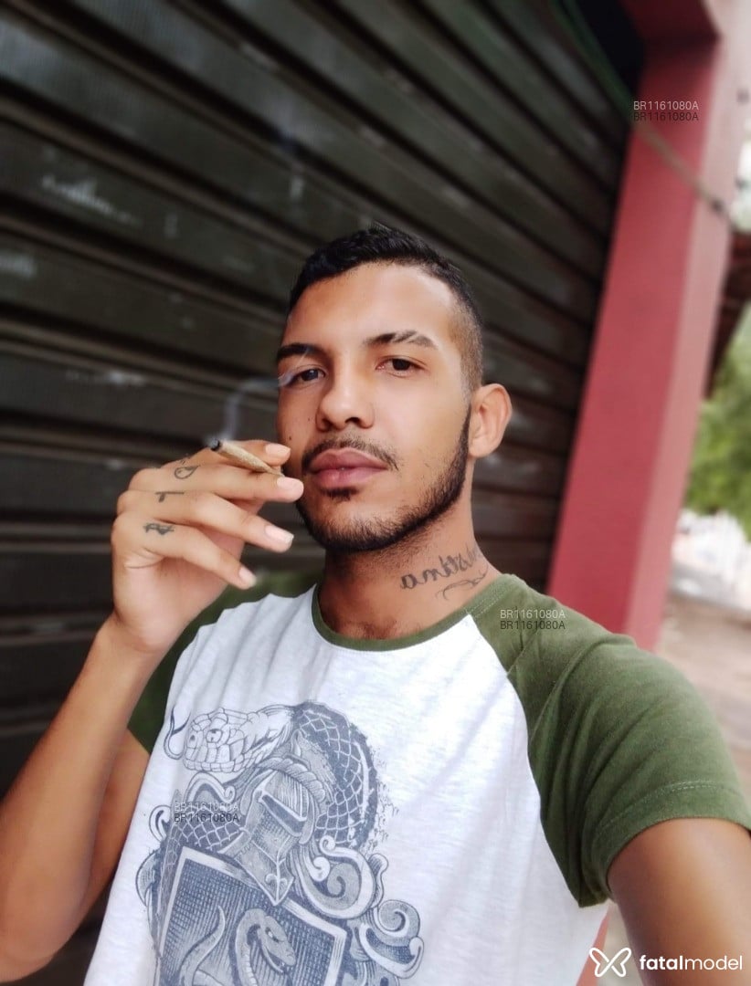 Acompanhante homem com cabelo castanho de olhos castanhos em Ribeirão Preto Acompanhante homem com cabelo castanho de olhos castanhos em Ribeirão Preto - Gabriel Santos