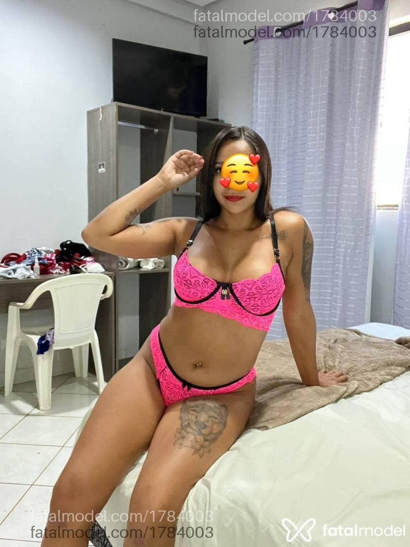 Acompanhante mulher morena (o) de olhos pretos - Morena
