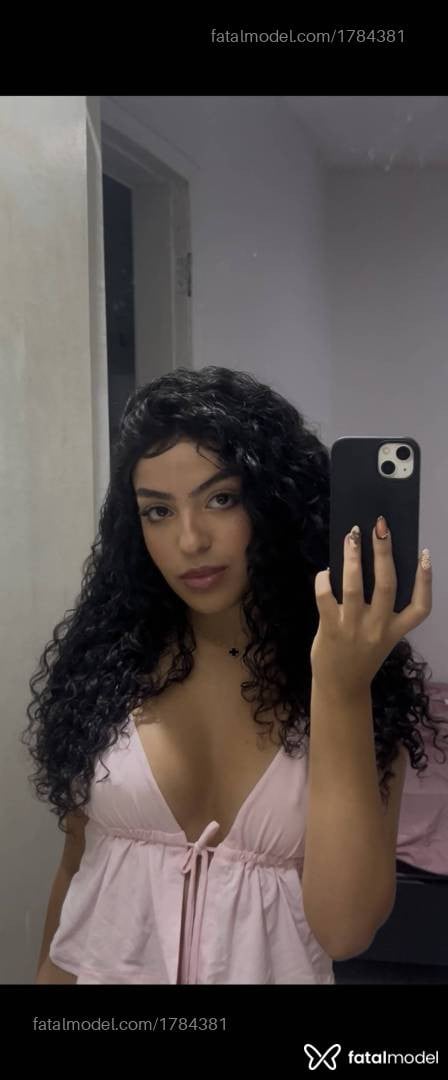 Acompanhante mulher morena (o) de olhos castanhos - Ariel Nolasco