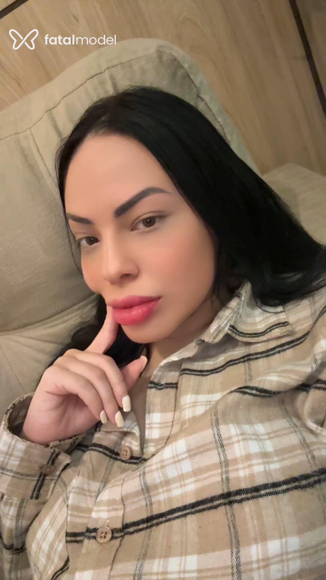 Acompanhante mulher morena (o) de olhos mel - Júlia Falcão