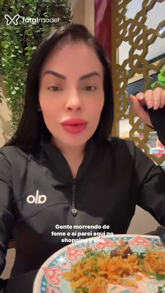 Acompanhante mulher morena (o) de olhos mel - Júlia Falcão