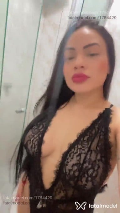 Acompanhante mulher morena (o) de olhos mel em Maringá Acompanhante mulher morena (o) de olhos mel em Maringá - Júlia Falcão