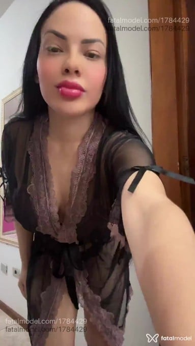 Acompanhante mulher morena (o) de olhos mel em Maringá Acompanhante mulher morena (o) de olhos mel em Maringá - Júlia Falcão