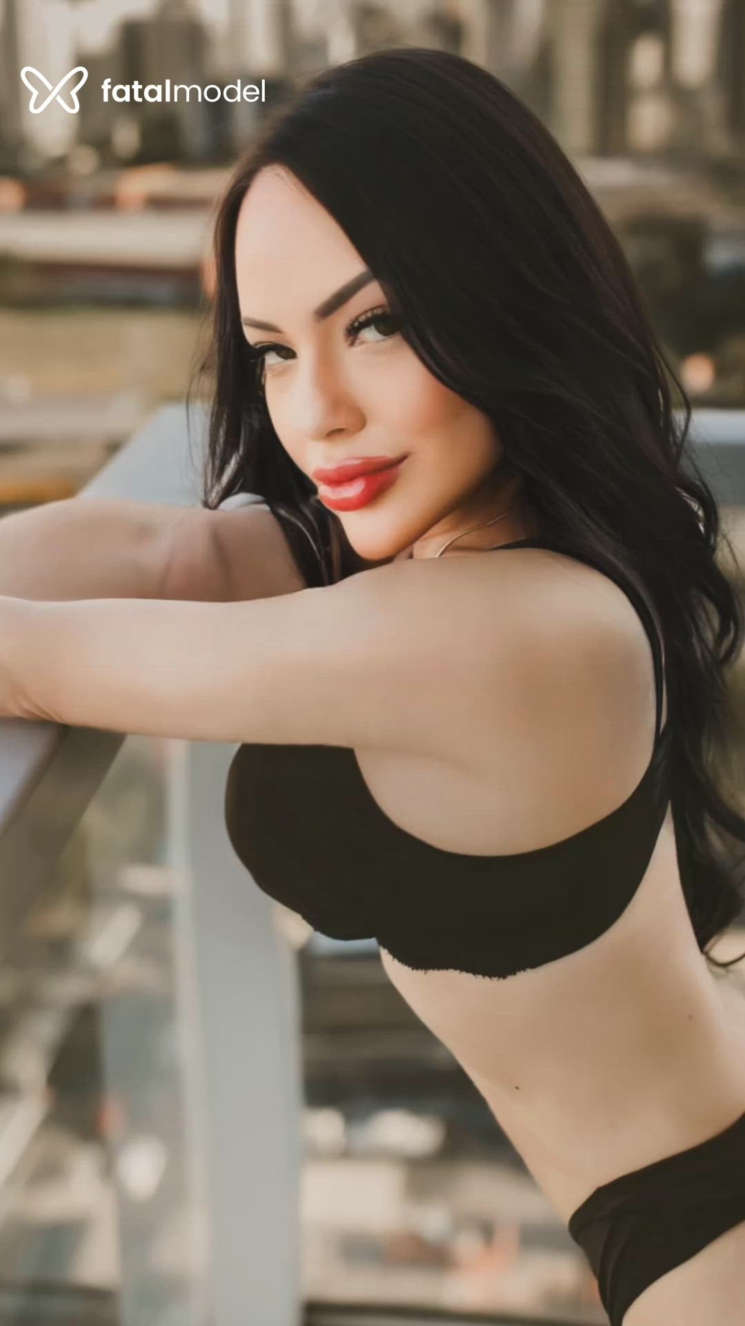 Acompanhante mulher morena (o) de olhos mel em Maringá Acompanhante mulher morena (o) de olhos mel em Maringá - Júlia Falcão
