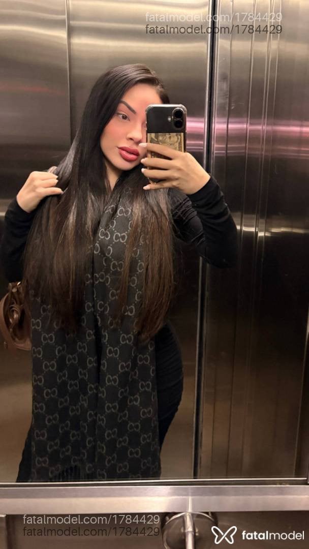 Acompanhante mulher morena (o) de olhos mel - Júlia Falcão