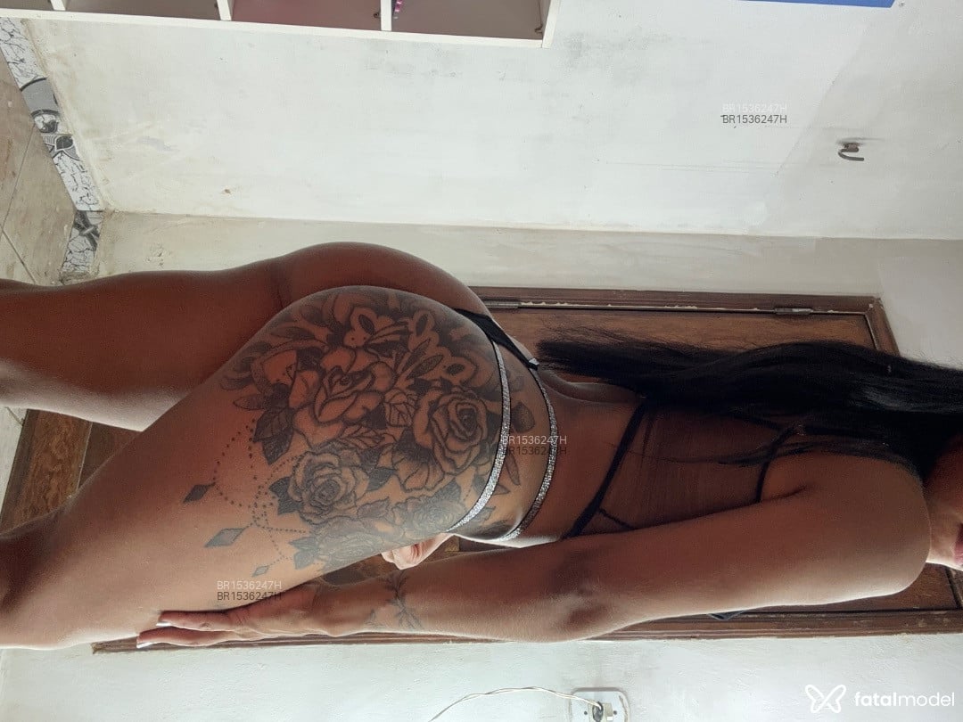 Acompanhante mulher morena (o) de olhos mel - Carolina