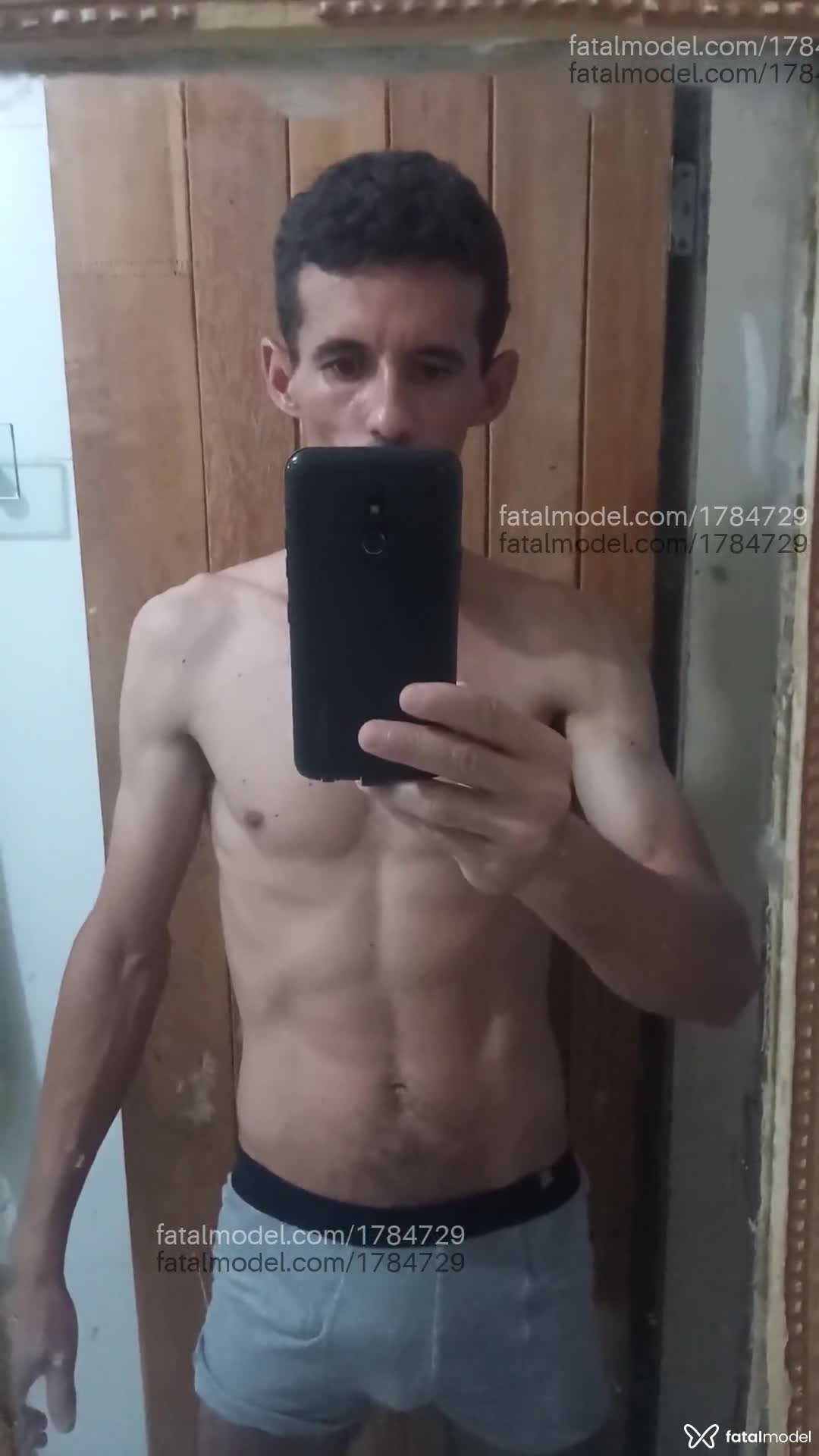 Acompanhante homem morena (o) de olhos pretos - Robert Veloso