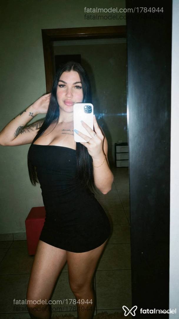 Acompanhante mulher com cabelo castanho de olhos verdes - Angélica